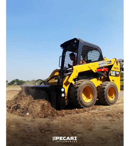 Implemento Nivelador Pecarí - Minicargadora