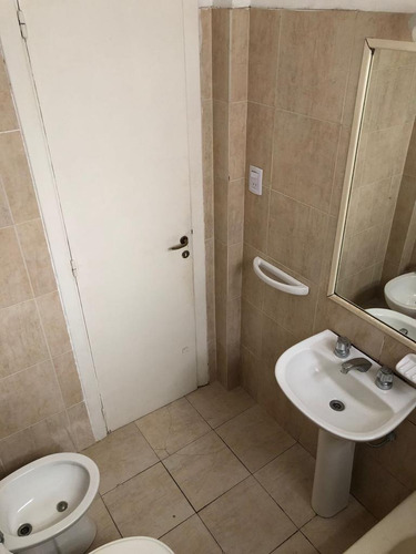 * Reservado * 2 Amb Av Cordoba Y Laprida Frente Muy Luminoso Pisos De Parquet