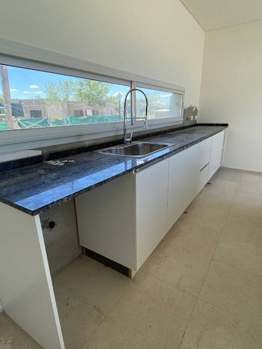 Casa Minimalista En San Ramon
