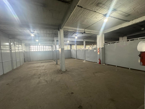 Galpón De 200 M2 - Lomas Del Mirador - Alquiler