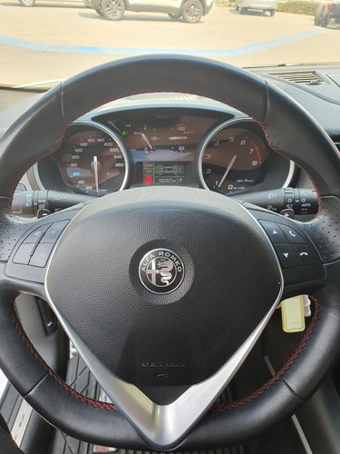 Imagen 14 de 15 de Alfa Romeo Giulietta 2018 1.7 Veloce Tct At