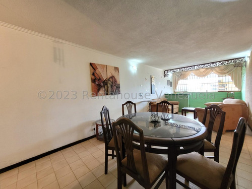 Comodo Apartamento, En Una De Las Urbanizaciones Mas Prestigiosas De Maracay 24-12499 Irrr
