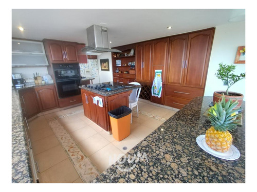 Imagen 9 de 30 de Casa En Bosques De Pinos. 5 Habitaciones, 650 M²