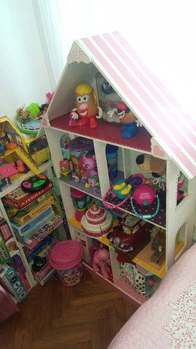 Casita De Muñecas,gigante! Se Entrega Con Algunos Muebles