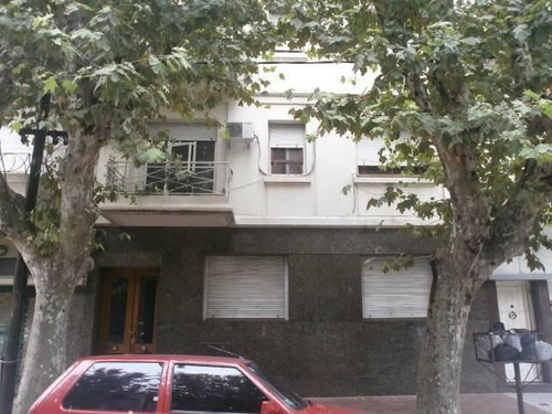 Departamento 2 Amb., Cómodo, A Metros De Av. Mitre