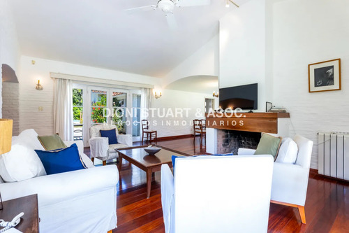 Casa En Venta En San Rafael Cerca Del Mar 5 Dormitorios + Dependencia Con Piscina - Arq. Ravazzani
