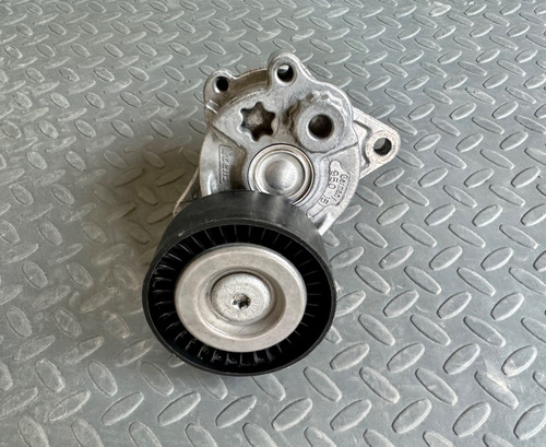 Polea Tensora De Banda Mercedes Benz Sprinter 2.7 L5 2005 (Usado)