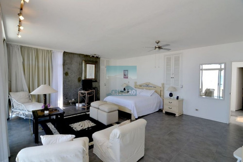 Exclusiva Casa Sobre La Playa De Solanas. Excelentes Vistas, Piscina Y Parrillero Con Vista Al Mar. - Ref: 5678