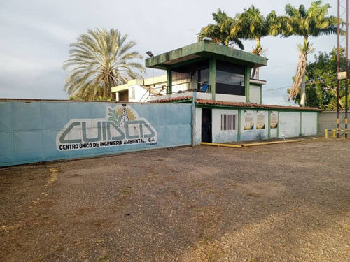 Patio En Alquiler En La Avenida Los Pilones, Anaco