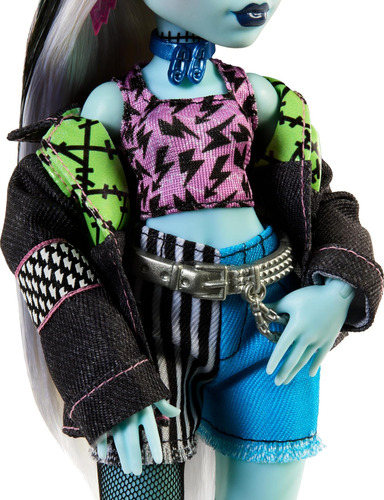 Boneca Monster High Frankie Stein Em Jaqueta Jeans E Shorts,