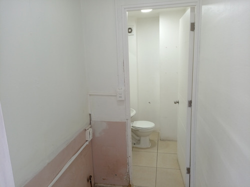 Arriendo Local En Segundo Piso, 30 M2 Excelente Ubicación