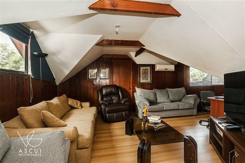 Casa En Venta De 5 Dorm. En Lo Barnechea