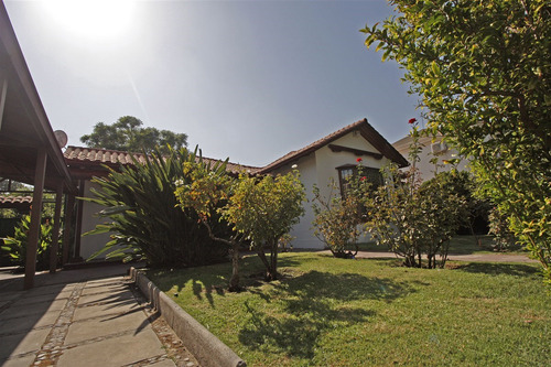 Casa En Venta De 4 Dorm. En Las Condes Estadio Español