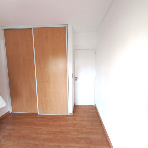 Departamento En Semi Piso 3 Ambientes, Calefacción Y Aa