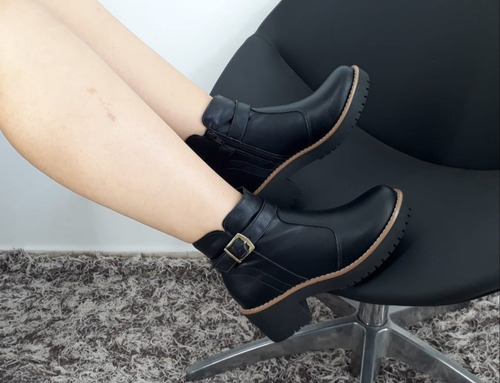 Imagem 2 de 4 de Bota Feminina Botinha Preta Cano Baixo Salto Médio Grosso