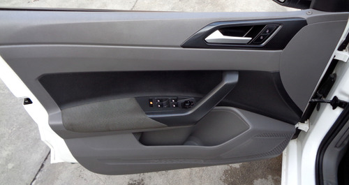 Volkswagen Virtus 1.6 Msi COMFORTLINE AUTOMÁTICO