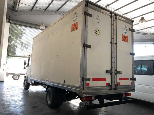 Imagen 3 de 10 de Mercedes Benz 710 Con Caja Año 2009