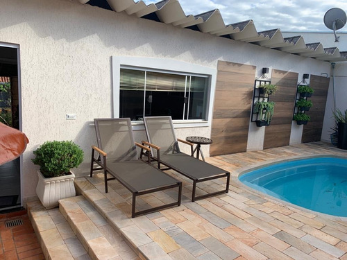 Imagem 3 de 5 de Mesa Lateral Para Espreguiçadeira De Piscina