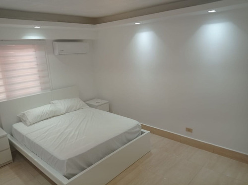 Alquila Ahora Este Lujoso Y Confortable Apartamento, Ubicado Justo Frente Al Mar Caribe.