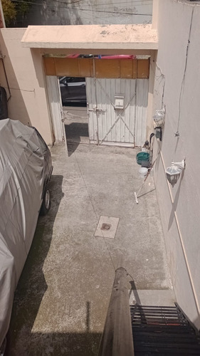 Casa En Venta Con 1 Departamento Independiente 180m2, Col. Jacarandas, Iztapalapa.