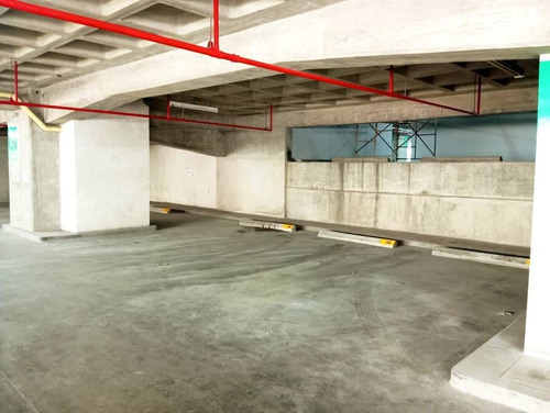 Piso De Oficina En Campo Alegre, Con Moderna Fachada De Cristal (joya Arquitectónica De Caracas)