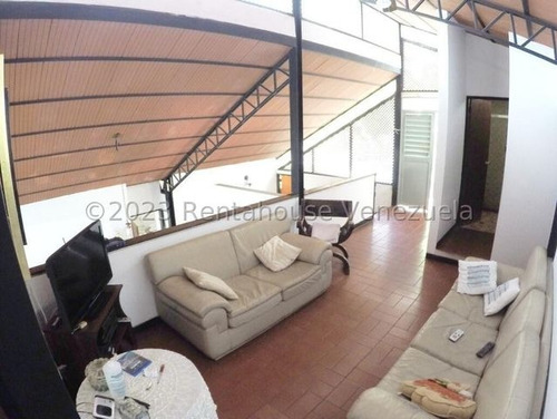 Yg Increíble Casa Con Dos Anexo, Potencial Para Remodelar Residencial O Comercial, Ubicada En Esquina Con Fácil Acceso En Venta En La Trinidad 24-1929 Ys
