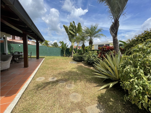 Se Alquila Casa 360m2 5h+s/4b+s/4pe Lomas De La Lagunita