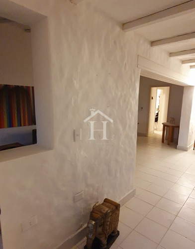 Casa En Venta En El Tesoro, 3 Dormitorios!-ref:10
