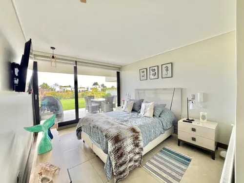 Excelente Departamento En Primer Piso Con Jardín En Marbella