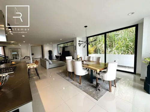 Casa En Venta En El Poblado. Cod V10550