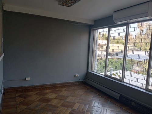 Gran Casa Comercial En El Mejor Sector De Ñuñoa