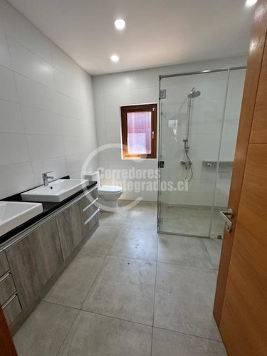 Casa En Venta De 7 Dorm. En Las Condes