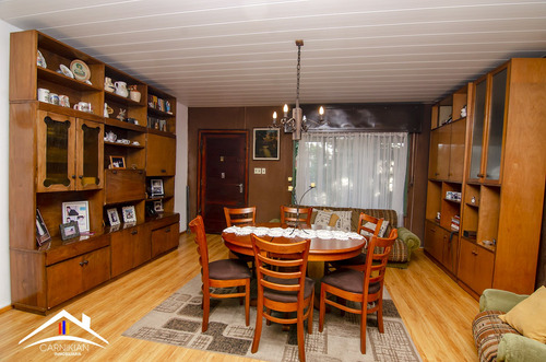 Preciosa Casa Con Mucho Verde De 3 Dormitorios