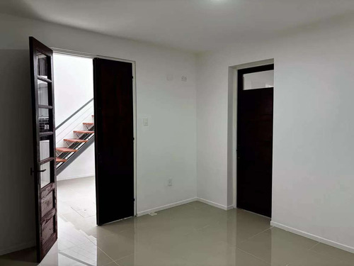Venta Casa 3 Dormitorios - Reciclada A 2 Cuadras Del Antel Arena (pérez Castellanos)