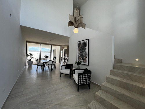 Casa En Venta Merida, Temozon Norte, 3 Hab, Cochera Y Piscina, Entrega Inmediata.