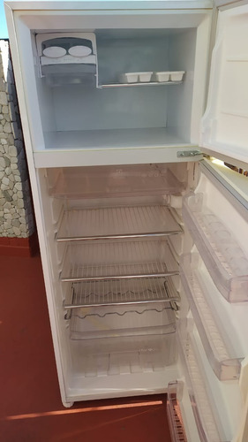 Heladera Electrolux Blanca Beige (Usado)
