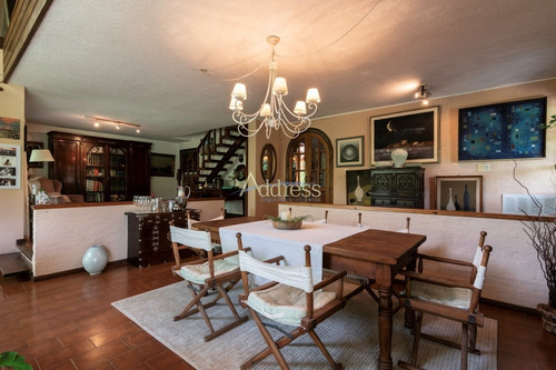 Espectacular Casa Con Excelentes Metrajes Y Muy Bien Ubicada- Ref: 3298