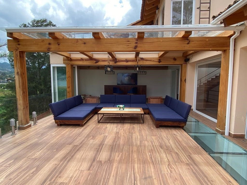 Renta Casa En La Peña, Valle De Bravo Acceso Al Lago Con Muelle Propio Completamente Amueblada, Gimnasio, Alberca Climatizada, Áreas Verdes, Jacuzzi, Ascensor, Estacionamiento