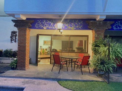 Cuernavaca Rento Hermosa Y Exclusiva Villa Amueblada O Sin Muebles En Zona Dorada De Vista Hermosa Ideal Ejecutivos O Pareja Alberca C/cal. Solar Terraza Privada Techada Fracc. De Alta Seguridad