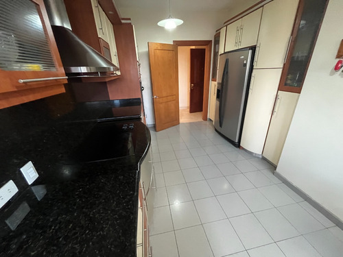 En Venta Apartamento Con Espectacular Vista Al Avila. Sal