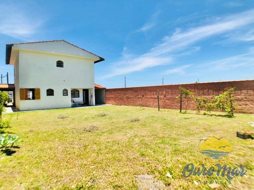 Imagem 2 de 27 de Sobrado À Venda Frente Ao Mar Em Itanhaém! Pé Na Areia! Terreno Enorme De 572m² - Amplo Espaço Para Piscina! Oportunidade! Confira! - 011 - 70323454