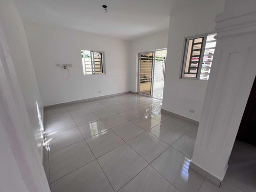Casa En Alquiler Ubicada En Las Palmas, La Romana