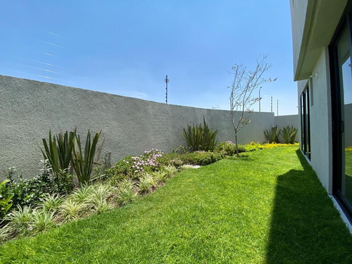 Venta De Departamento Con Jardín Amplio En L En Circuito Universidades