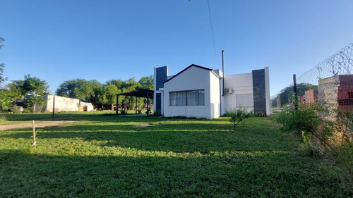 Casa Familiar En Venta Apta A Crédito!