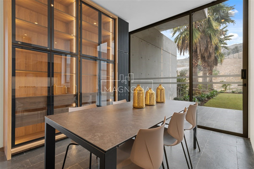 Casa En Arriendo De 7 Dorm. En Lo Barnechea
