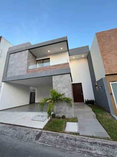 Lomas Residencial Casa Nueva 3 Recámaras Cada Una Con Baño, Jardín Y Terraza, Lista Para Estrenar.
