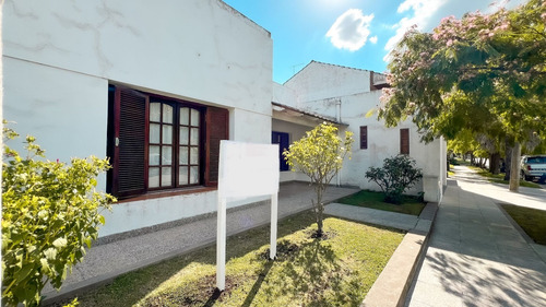 Venta Casa 4 Ambientes Mechongue Con Jardin