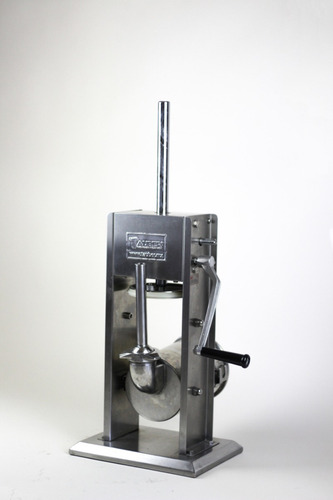 Imagen 6 de 10 de Embutidor Manual En Acero Inoxidable Cap.7 Lts
