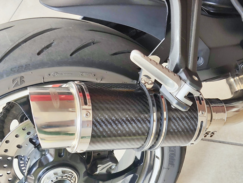 Ducati Supersport, Escape Deportivo, Colin De Asiento