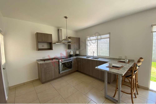 Casa En Venta, Fraccionamiento Cerrado En Sector Valle De Los Almendros, Torreon Coahuila